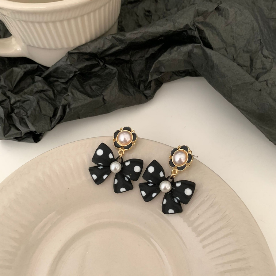 PolkaPearl Bow Earring