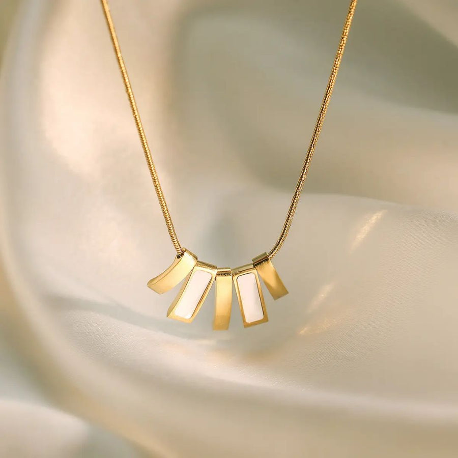 Velora Shine Neckpiece