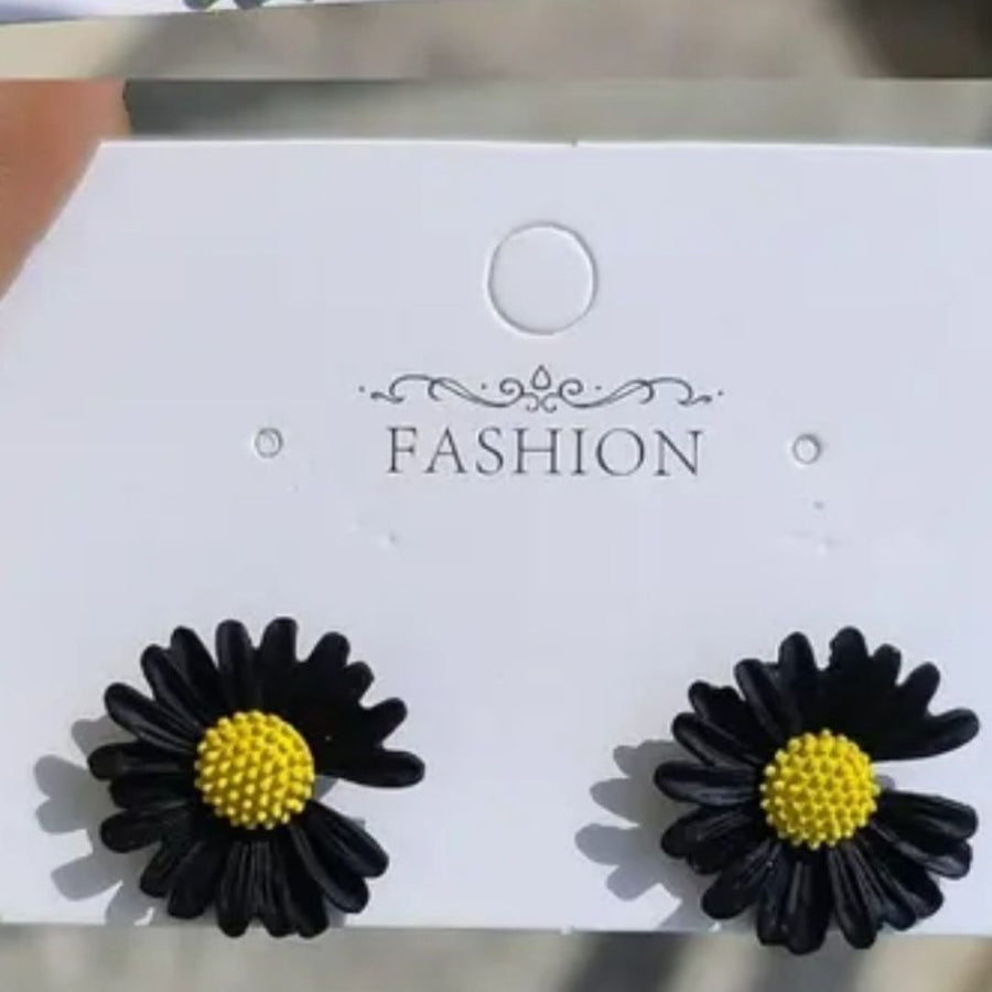 Daisy Stud Earring (Black)