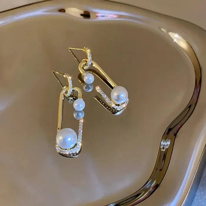 Perky Pearl long Earrings
